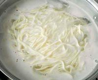 荤素两吃的麻酱拌凉面的做法步骤3