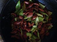 辣炒肥肠的做法步骤8