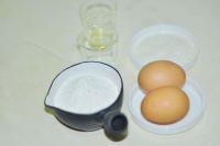 海绵蛋糕松饼配酸奶油的做法步骤1