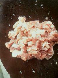 西兰花炒肉的做法步骤4