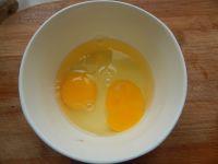 蒜苗炒年糕的做法步骤1