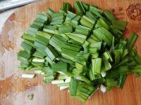 蒜苗炒年糕的做法步骤7