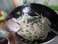 蒜苗炒年糕的做法步骤11