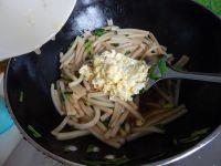 蒜苗炒年糕的做法步骤13