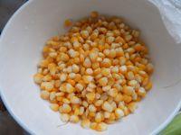 西芹菜炒玉米粒的做法步骤1