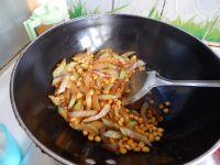 西芹菜炒玉米粒的做法步骤10