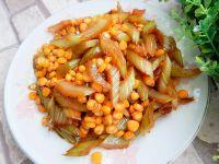 西芹菜炒玉米粒的做法步骤12