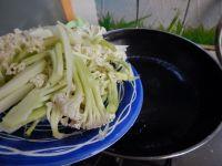 花菜炒豆腐的做法步骤5