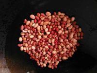 油炒花生米的做法步骤2