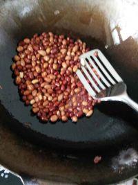 油炒花生米的做法步骤4