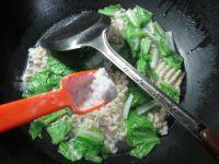 简单的早餐~~~~~~咸肉小白菜波纹面的做法步骤5