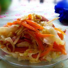 胡萝卜包菜炒火腿肠