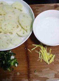 清炒滑藕片的做法步骤2