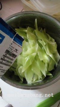 五花肉炒莴笋的做法步骤3