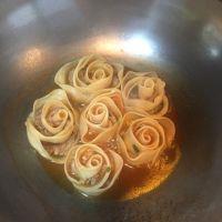 玫瑰花饺的做法步骤8