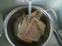 炸猪皮的做法步骤4