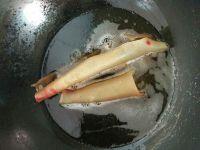 炸猪皮的做法步骤6