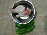 青椒炒鸡腿的做法步骤1