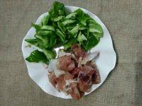 青椒炒鸡腿的做法步骤3