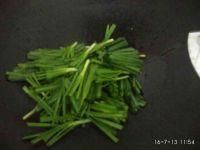 韭菜炒猪血的做法步骤6