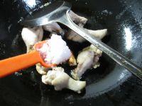 基围虾炒鸡翅根的做法步骤5