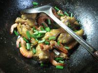 基围虾炒鸡翅根的做法步骤8