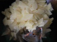 土豆片炒肉的做法步骤5