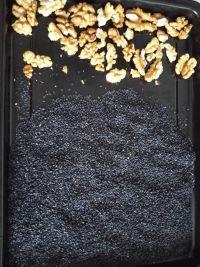 核桃黑芝麻糊的做法步骤1