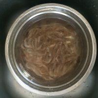 酥炸小河虾的做法步骤2