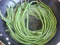 麻酱拌豇豆的做法步骤2