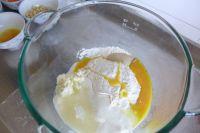 金枪鱼洋葱手撕包的做法步骤2