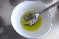 金枪鱼洋葱手撕包的做法步骤6