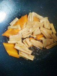 胡萝卜烧腐竹的做法步骤8