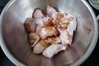 辣椒炒鸡翅的做法步骤2