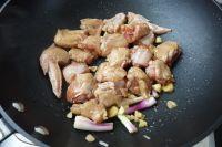 辣椒炒鸡翅的做法步骤5