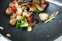 辣椒炒鸡翅的做法步骤7