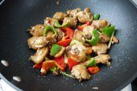 辣椒炒鸡翅的做法步骤8