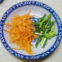 木耳炒鸡蛋的做法步骤2