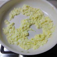 木耳炒鸡蛋的做法步骤4