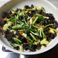 木耳炒鸡蛋的做法步骤9