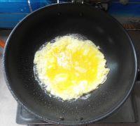 丝瓜炒土鸡蛋的做法步骤4