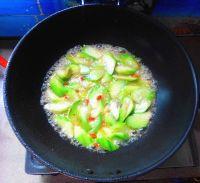 丝瓜炒土鸡蛋的做法步骤8