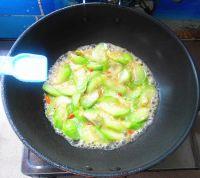 丝瓜炒土鸡蛋的做法步骤9