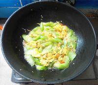 丝瓜炒土鸡蛋的做法步骤11