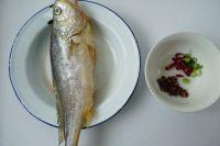 花椒香煎黄花鱼的做法步骤1