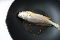 花椒香煎黄花鱼的做法步骤4