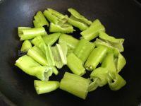 肉沫烧青椒的做法步骤2