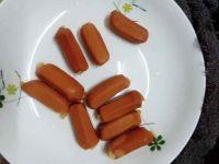 西兰花炒脆皮肠的做法步骤1