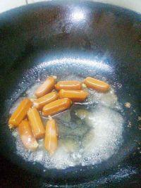 西兰花炒脆皮肠的做法步骤4
