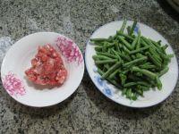 肉末炒带豆的做法步骤1